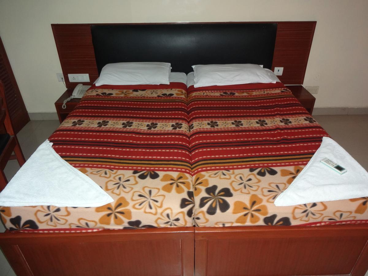 Hotel Sea Shell Park Chennai Zewnętrze zdjęcie
