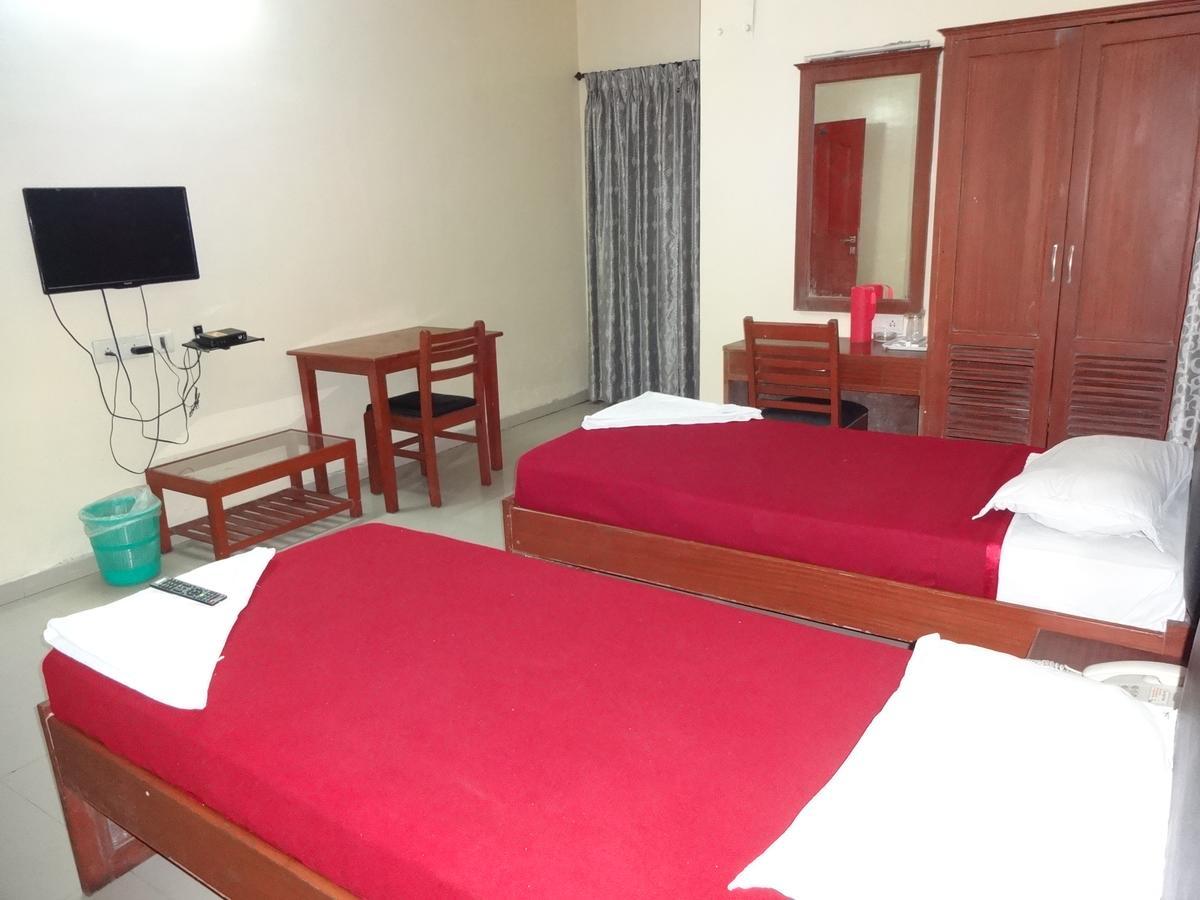 Hotel Sea Shell Park Chennai Zewnętrze zdjęcie