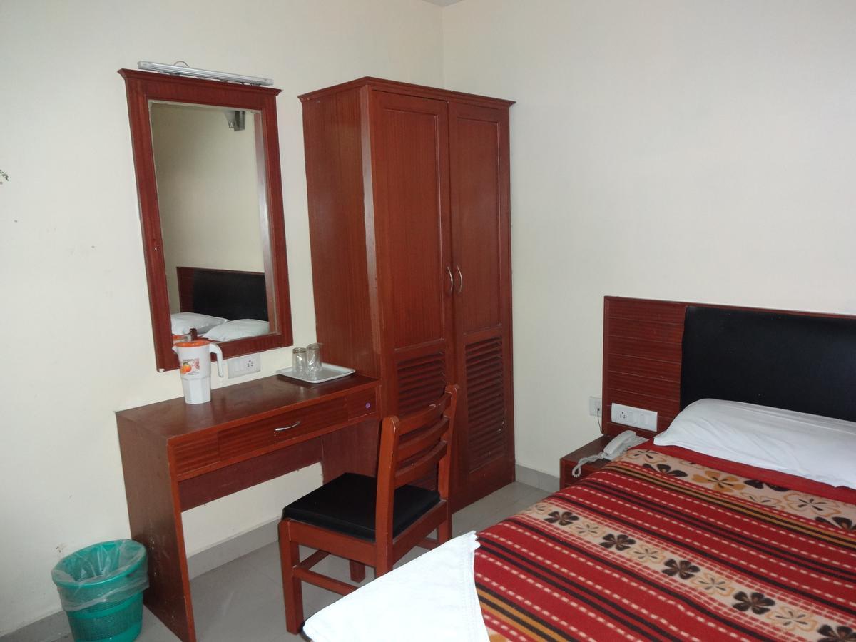 Hotel Sea Shell Park Chennai Zewnętrze zdjęcie