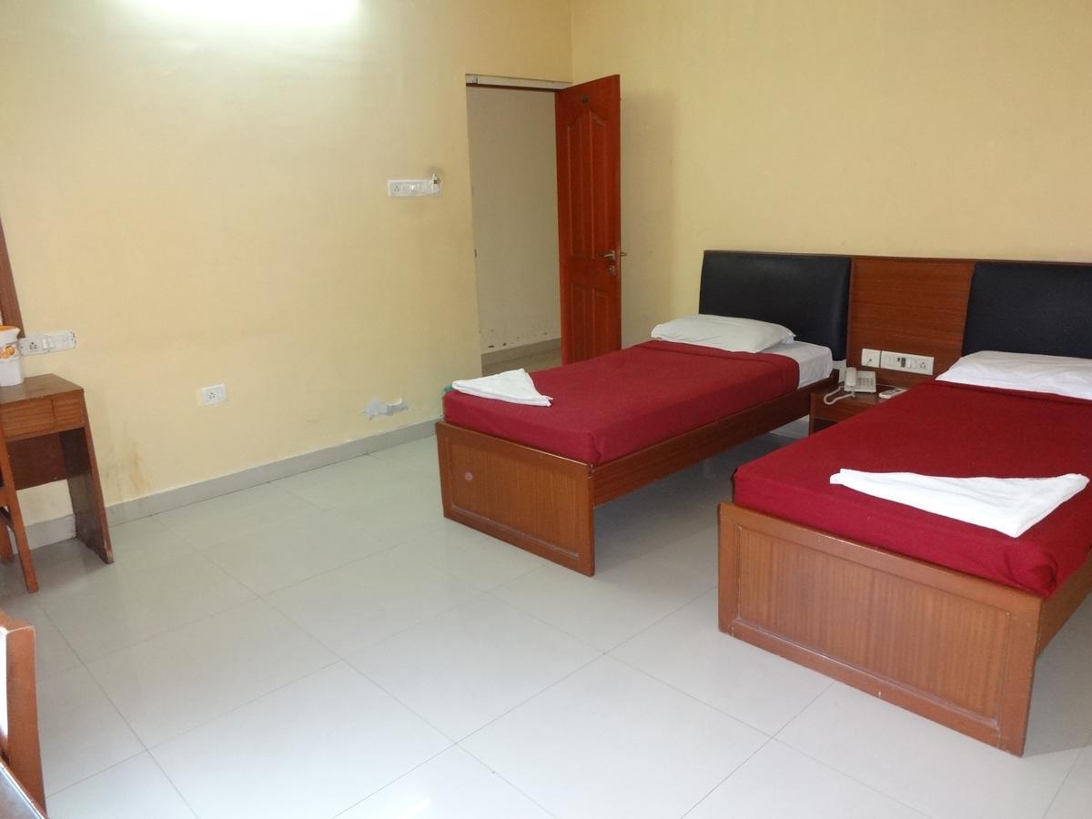 Hotel Sea Shell Park Chennai Zewnętrze zdjęcie