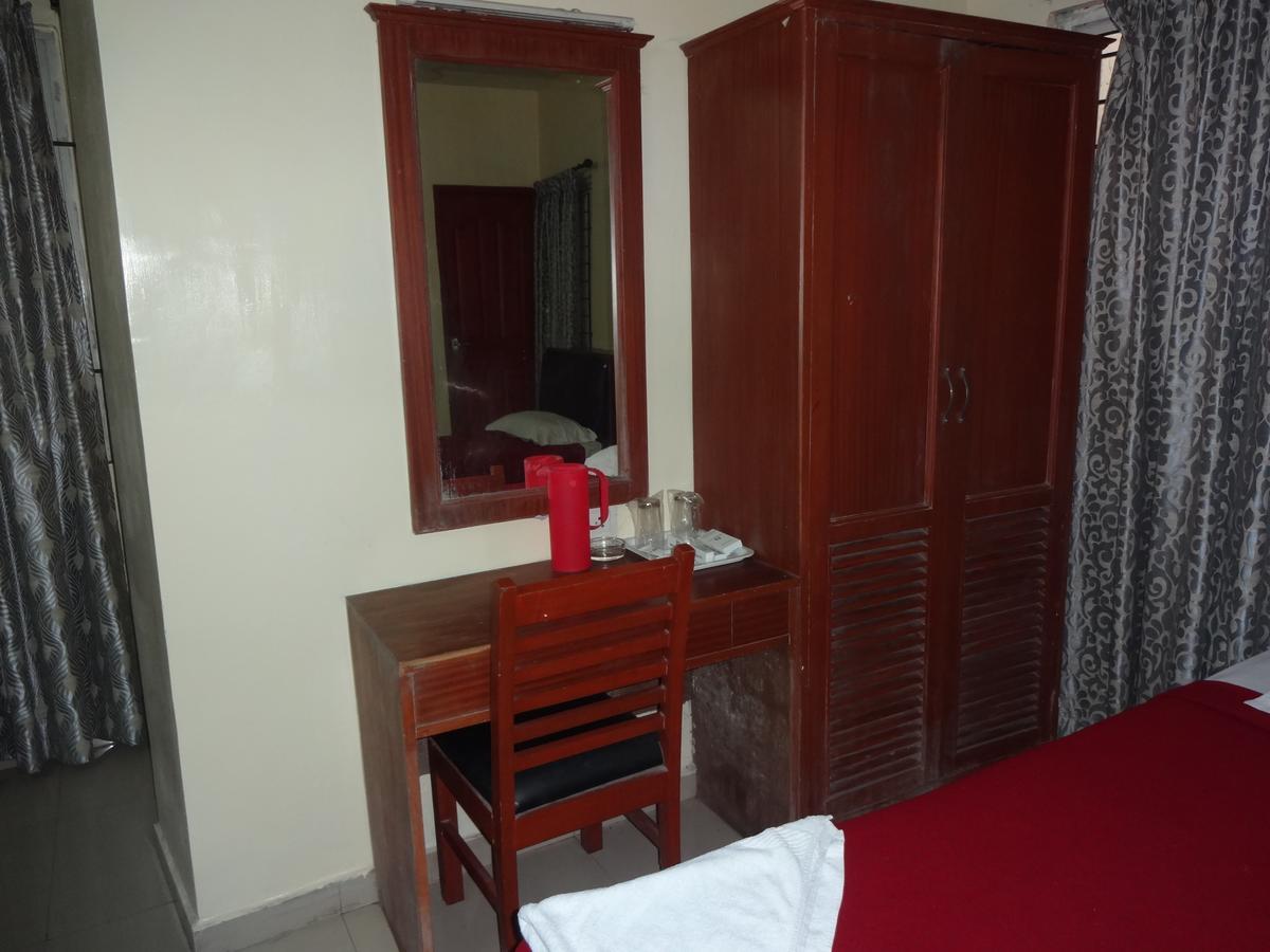 Hotel Sea Shell Park Chennai Zewnętrze zdjęcie